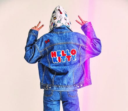 LEVI’S® × HELLO KITTY コラボ デニムジャケット M リーバイス、ハローキティがデザインされたトラッカージャケット